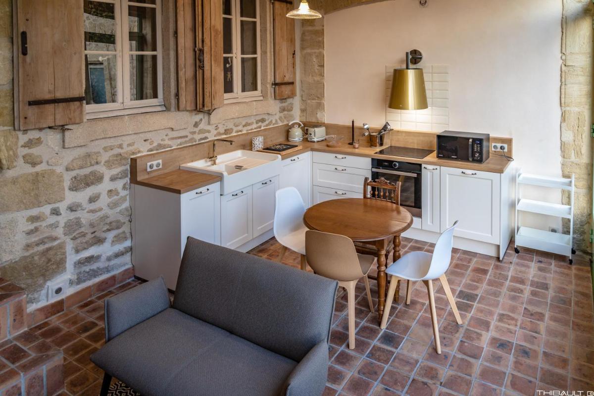 LA DEMEURE Bed and Breakfast - Housity