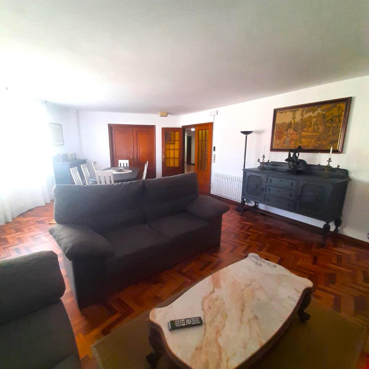Pensión La Plaza - Housity