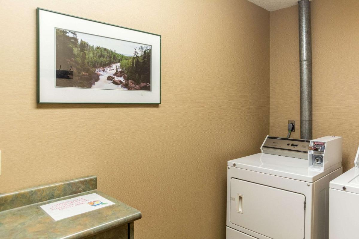 Comfort Inn West - Housity