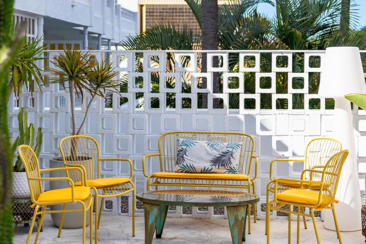 Un patio o zona al aire libre en Gold By Marina - Adults only