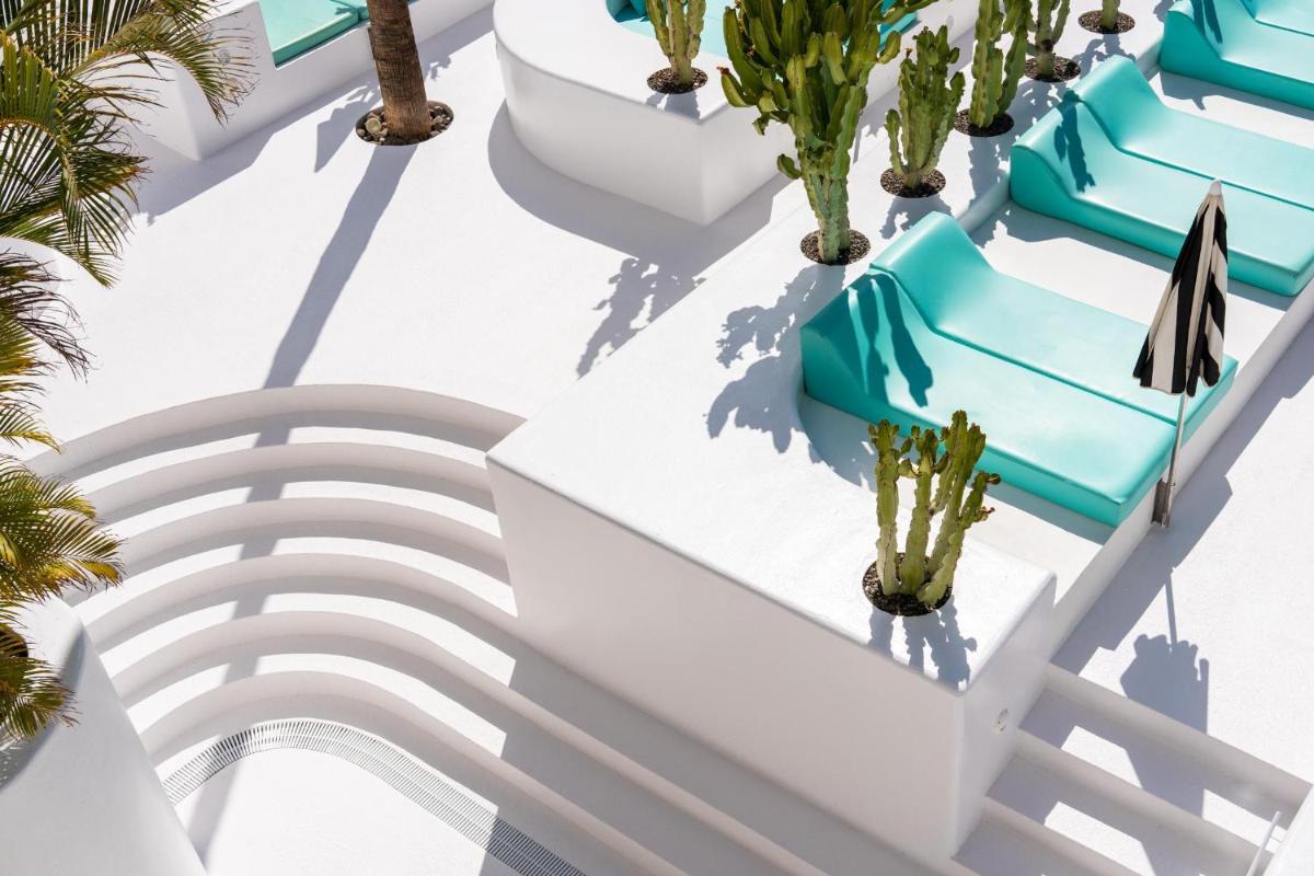 a renderización de un edificio con palmeras y cactus en Gold By Marina - Adults only, en Playa del Inglés