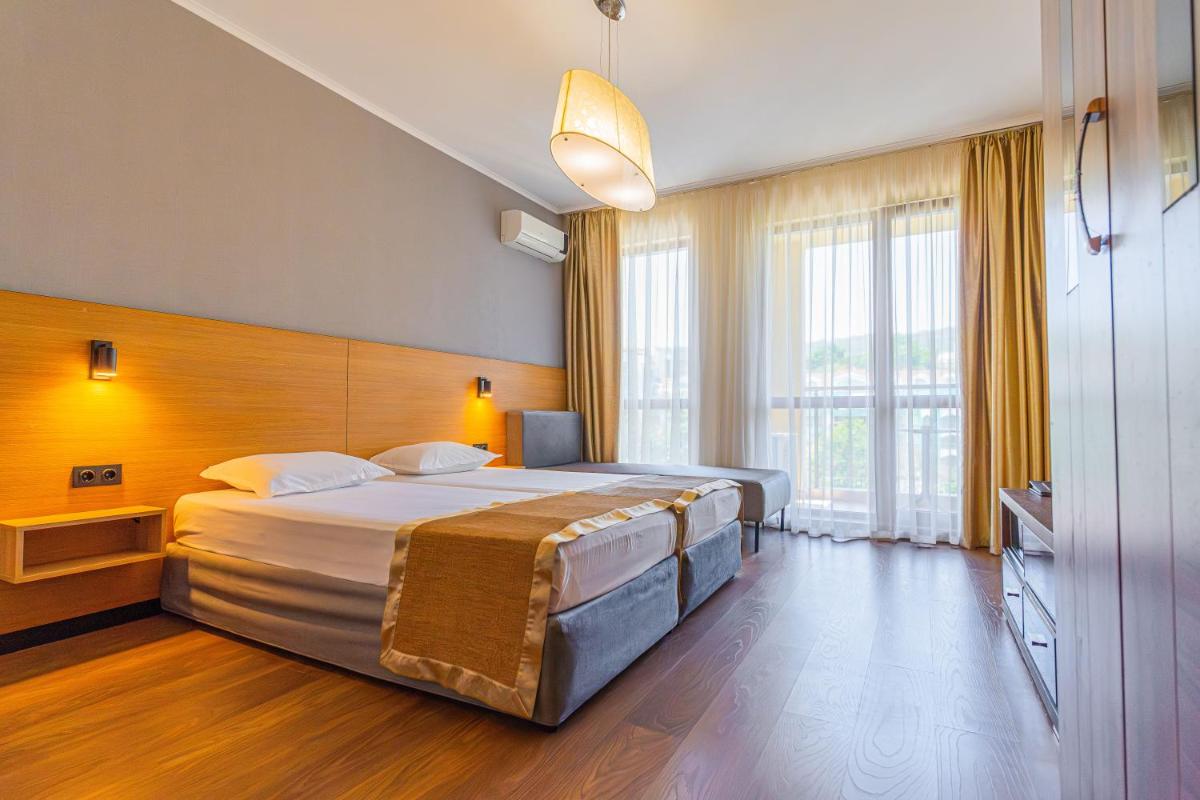 Apart Hotel Golden Line - Housity