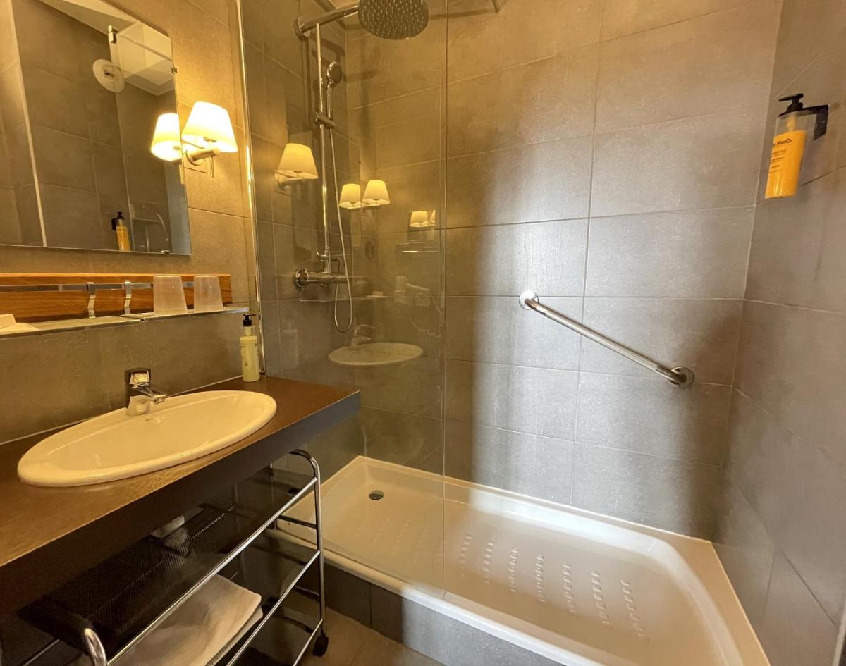 Salle de bains dans l'établissement Hob Fort du Pré