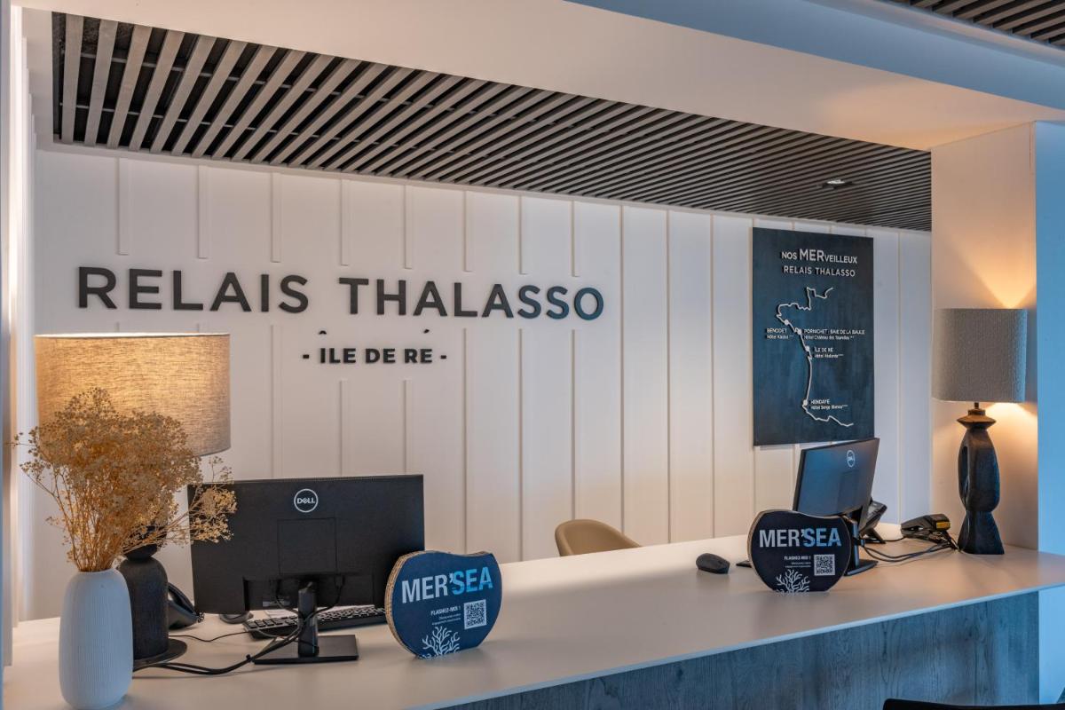 Télévision ou salle de divertissement dans l'établissement Hôtel Atalante - Relais Thalasso & Spa