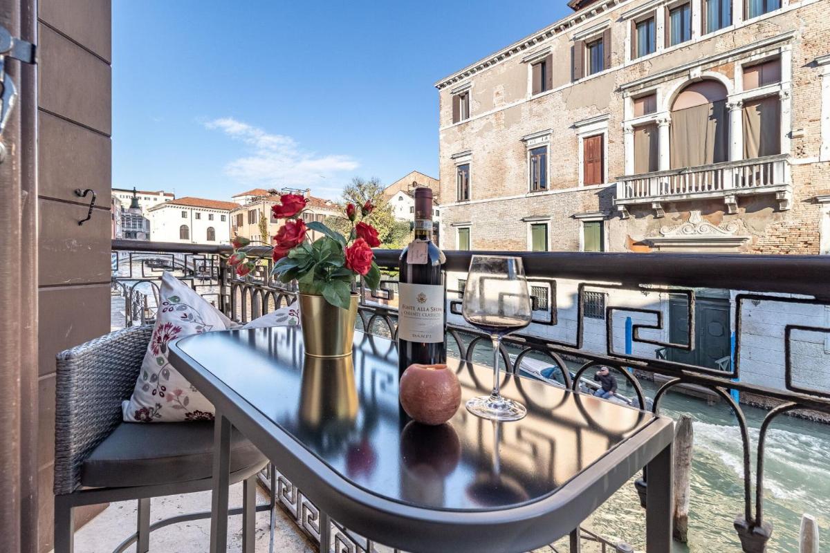 Italian Experience-Riva degli Schiavoni Boutique Apartment - Housity