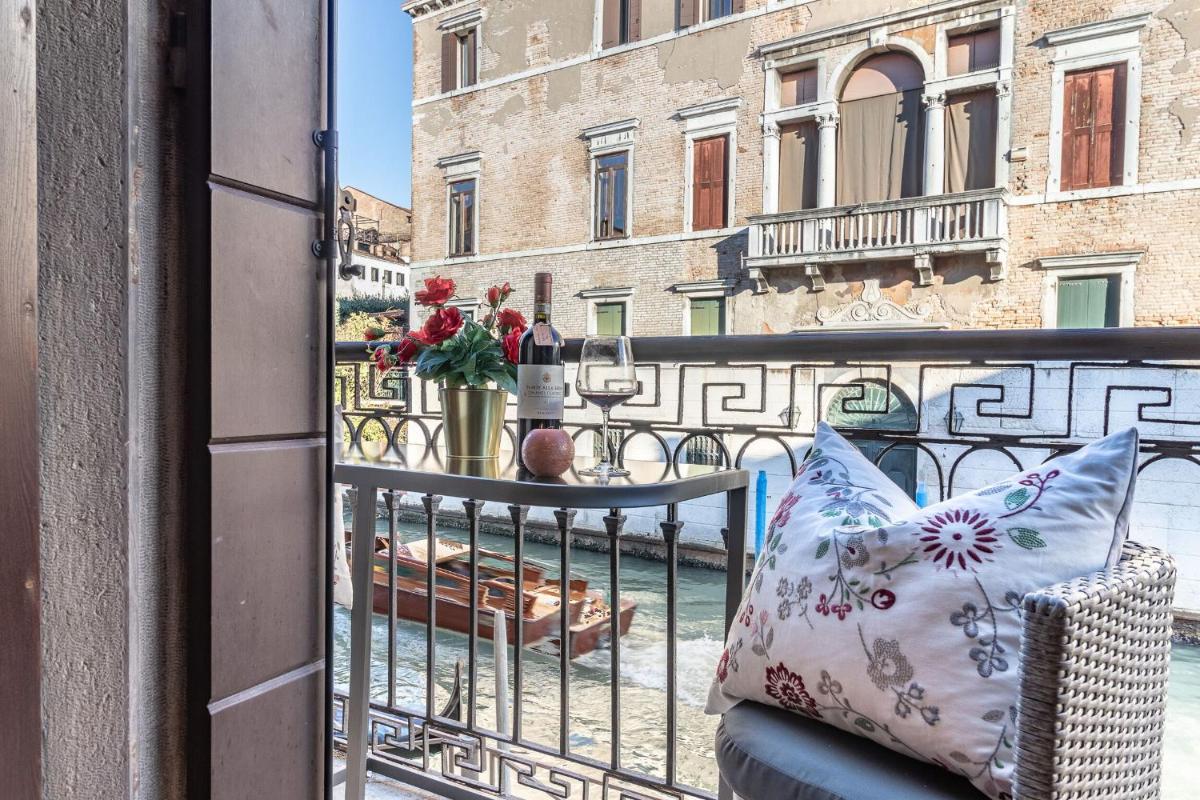 Italian Experience-Riva degli Schiavoni Boutique Apartment - Housity