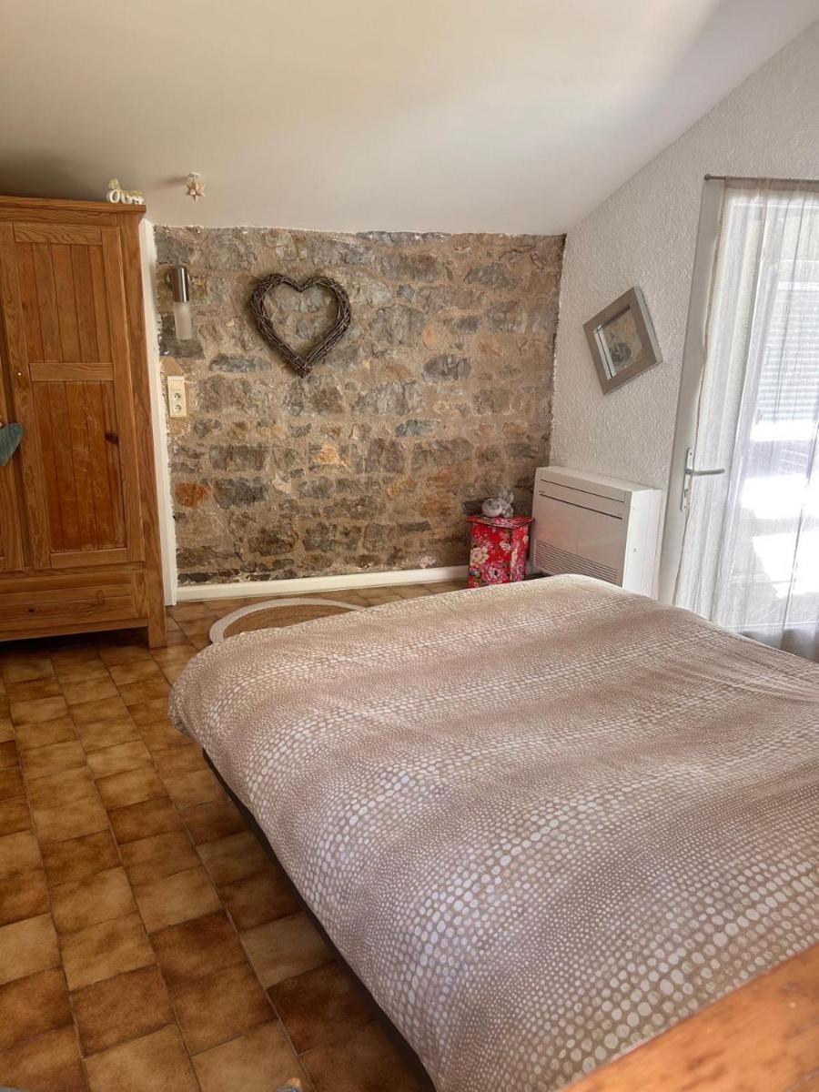 Chambre en bordure d'Aveyron - Housity