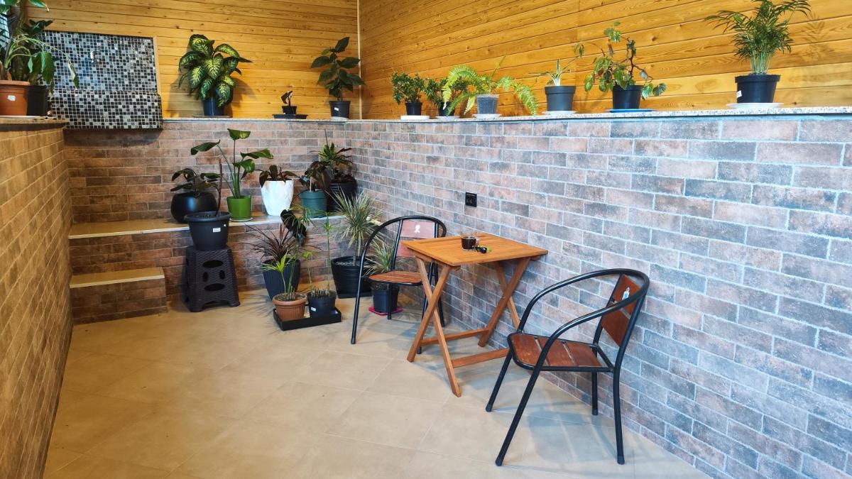 Edward's Guesthouse - Housity