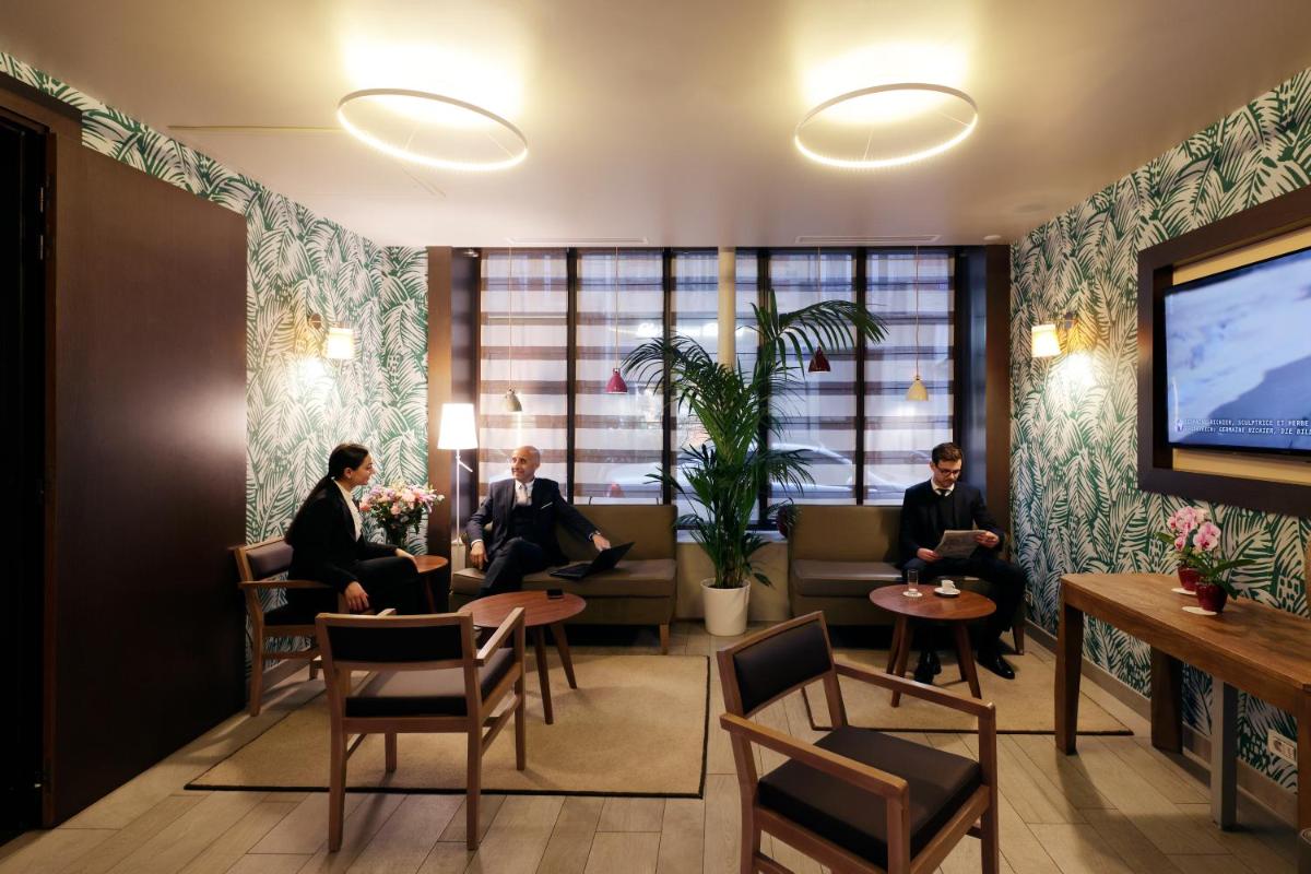 Télévision ou salle de divertissement dans l'établissement Hotel Eden