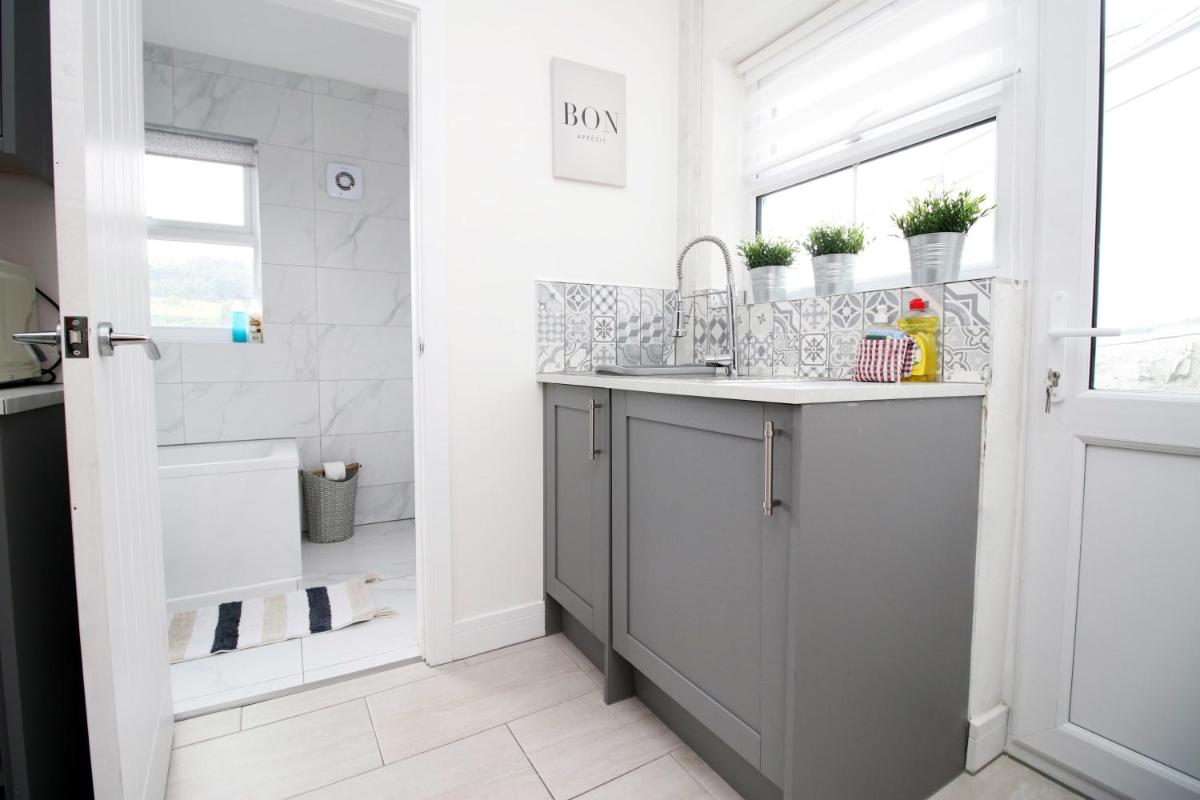 Prospect Cottage by StayStaycations - Housity
