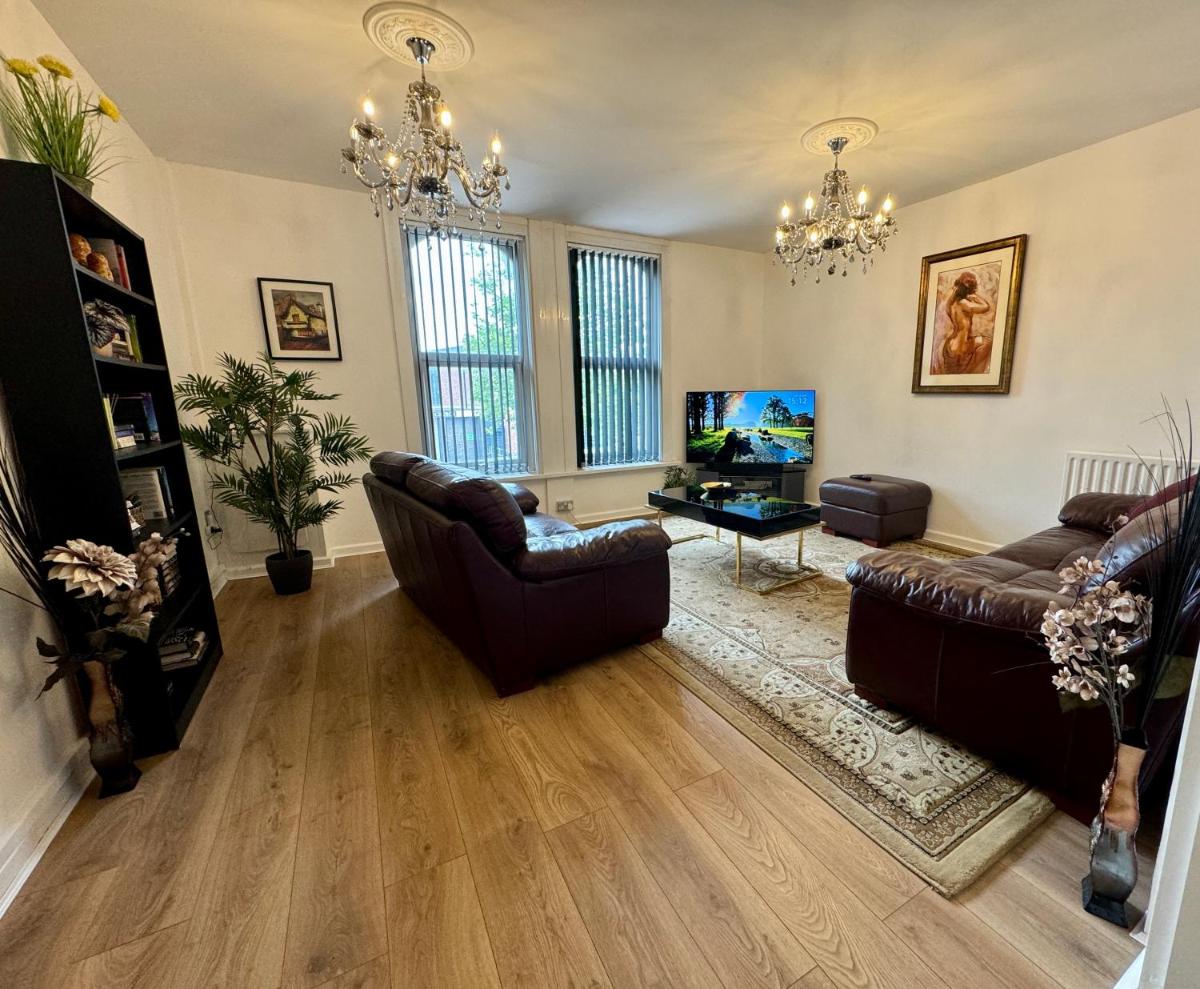 Lovely 2 bed Apartment, Arnold Town centre. - Housity