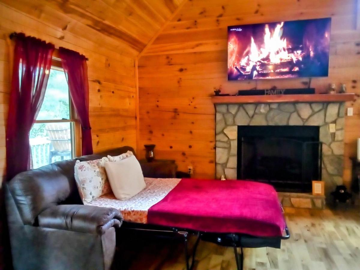 Relax & Unwind Hot-Tub 6 seater, Fire-Pit, Master King Bed, Near Wineries, Resort Amenities - Housity