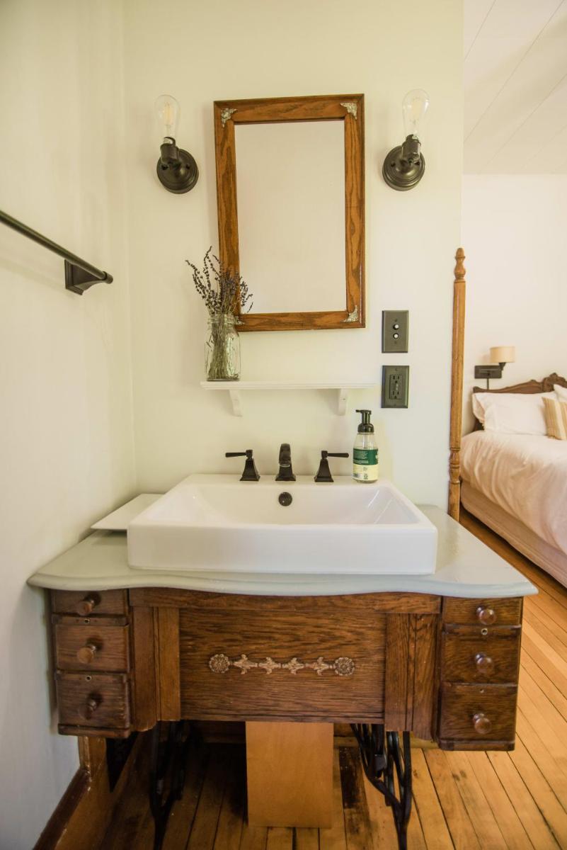Charlie Room BW Boutique Hotel - Housity