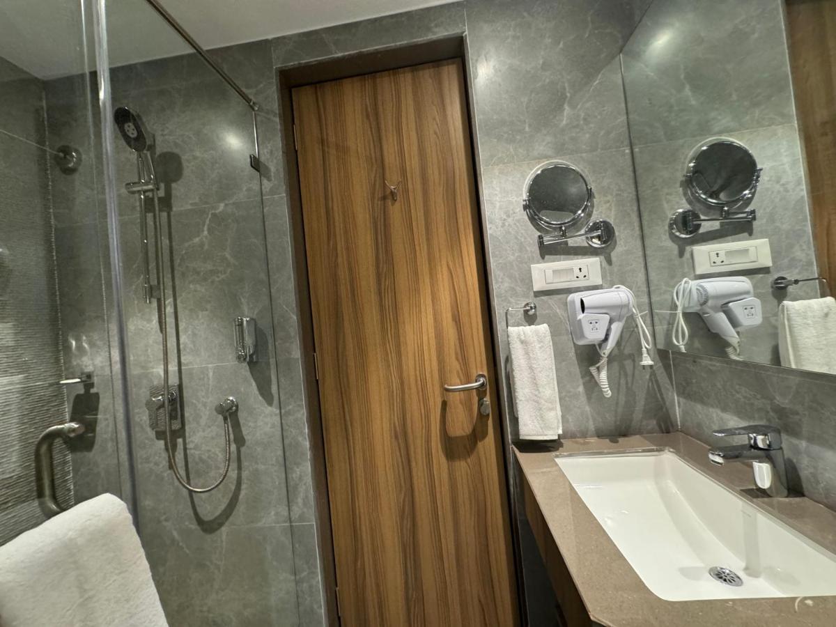 Hotel Mumbai House Mindspace Malad - Hizvo