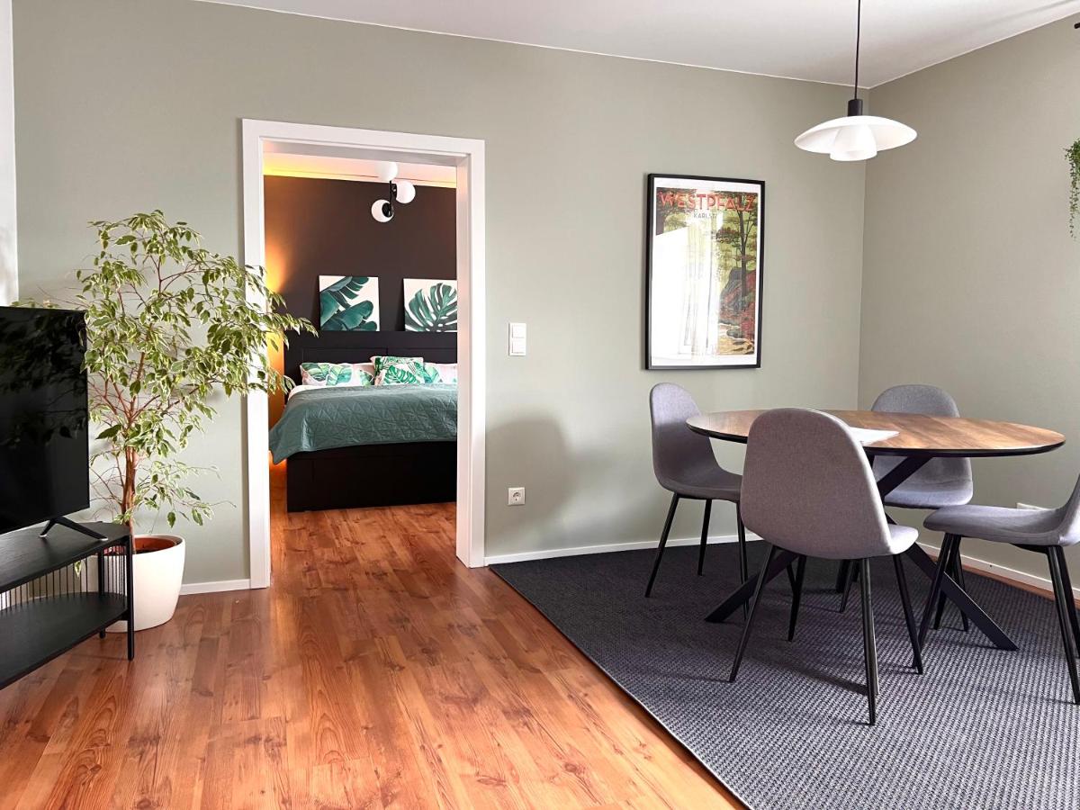 Hen-Coop Inn Appartement mit zwei Schlafzimmern & Netflix - Housity