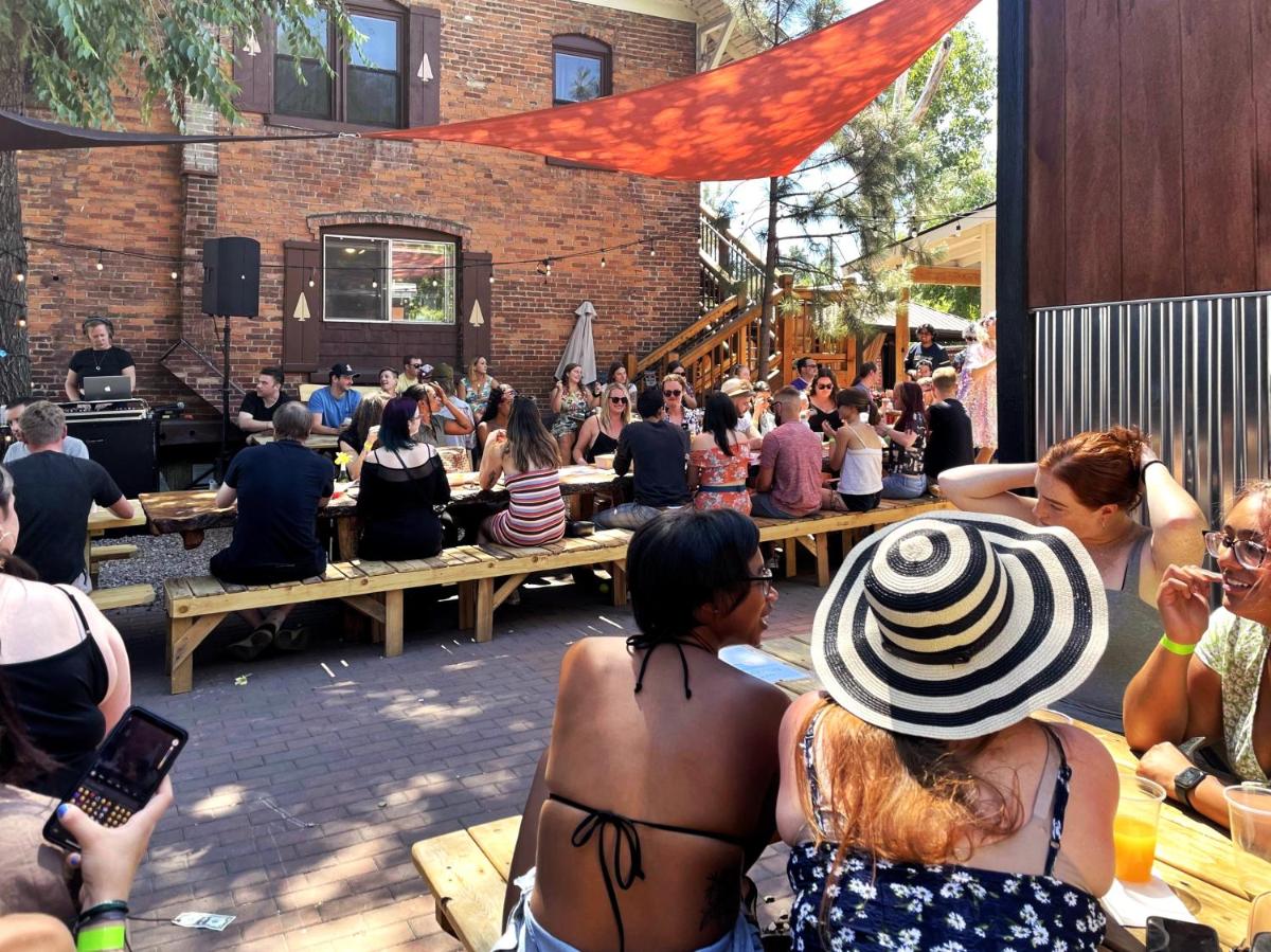 Bunk & Brew Historic Lucas House - Hostel - Housity