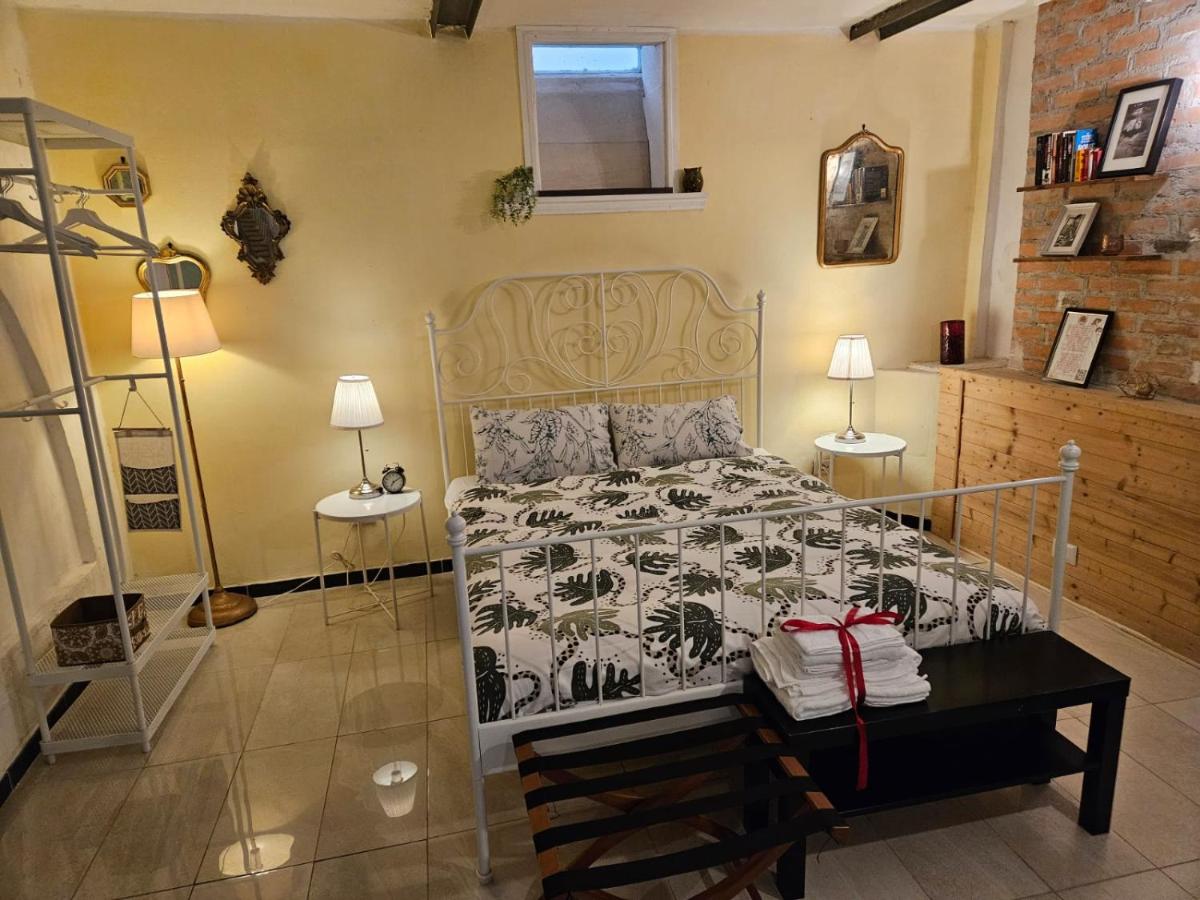 lovely writer home - Housity