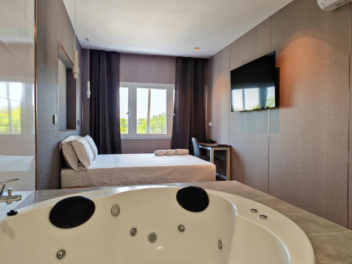 Hotel Golden Alcorcon - Housity