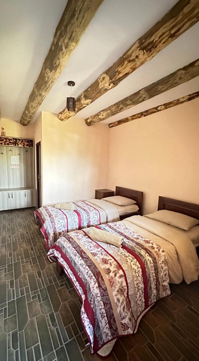 Guesthouse Lasharai - Housity