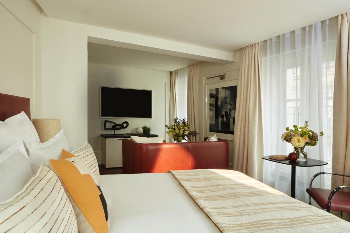 Télévision ou salle de divertissement dans l'établissement Hotel La Villa Saint Germain Des Prés