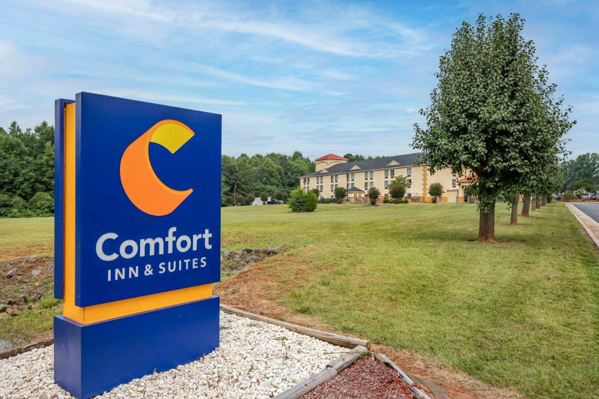 Comfort Inn & Suites Mocksville I-40 - Housity