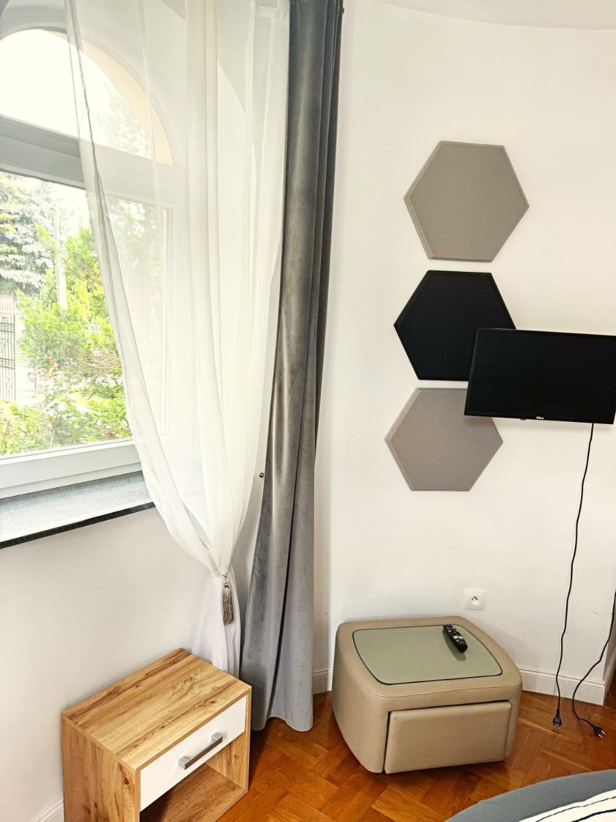 THE CASTLE Suites & Apartment - Free Parking - - Housity