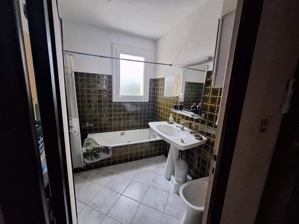 Les mûriers - Etage complet d'une grande maison avec jardin - Hizvo