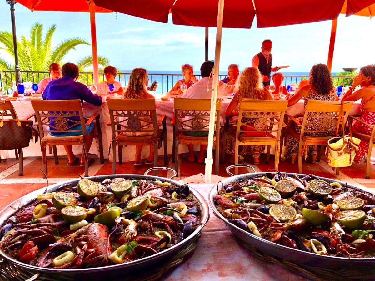 Comida en o cerca de este hotel