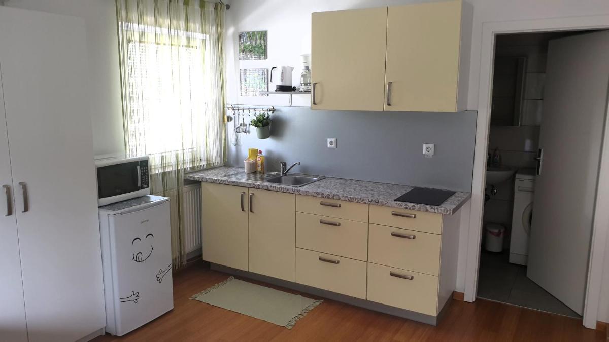 Studio EMMA Ljubljana - FREE parking, AC, Wifi - Housity