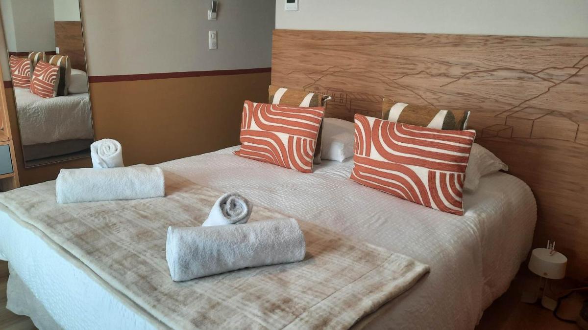 Un ou plusieurs lits dans un hébergement de l'établissement Hotel Trinquet