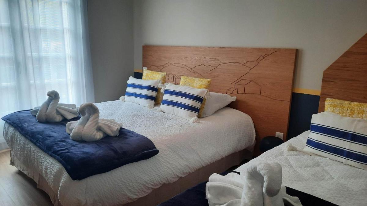 Un ou plusieurs lits dans un hébergement de l'établissement Hotel Trinquet