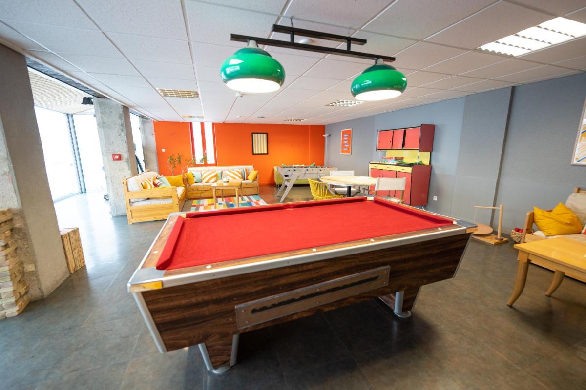 Billard dans l'établissement Hob Fort du Pré