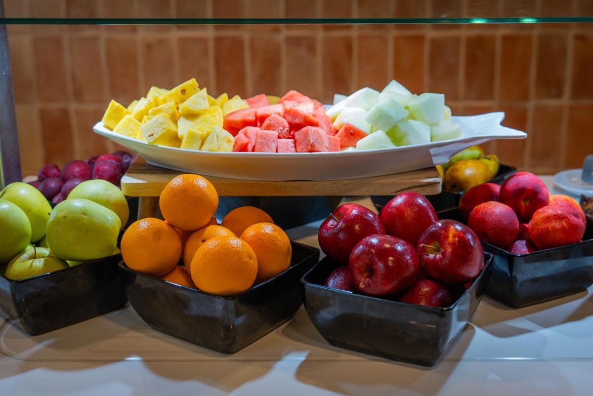 Comida en o cerca de este hotel
