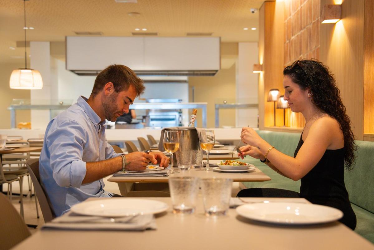 Clientes alojados en Hotel Maritim 4 Superior