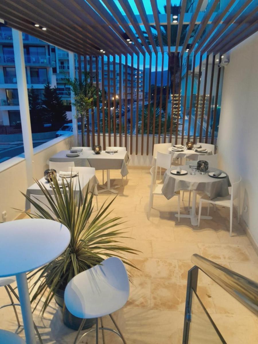Un restaurante o sitio para comer en Hotel Maritim 4 Superior