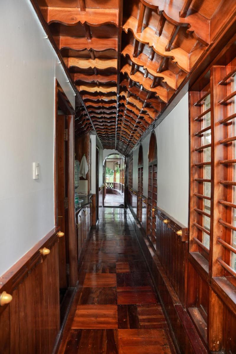 Rajahamsam Houseboat - Housity