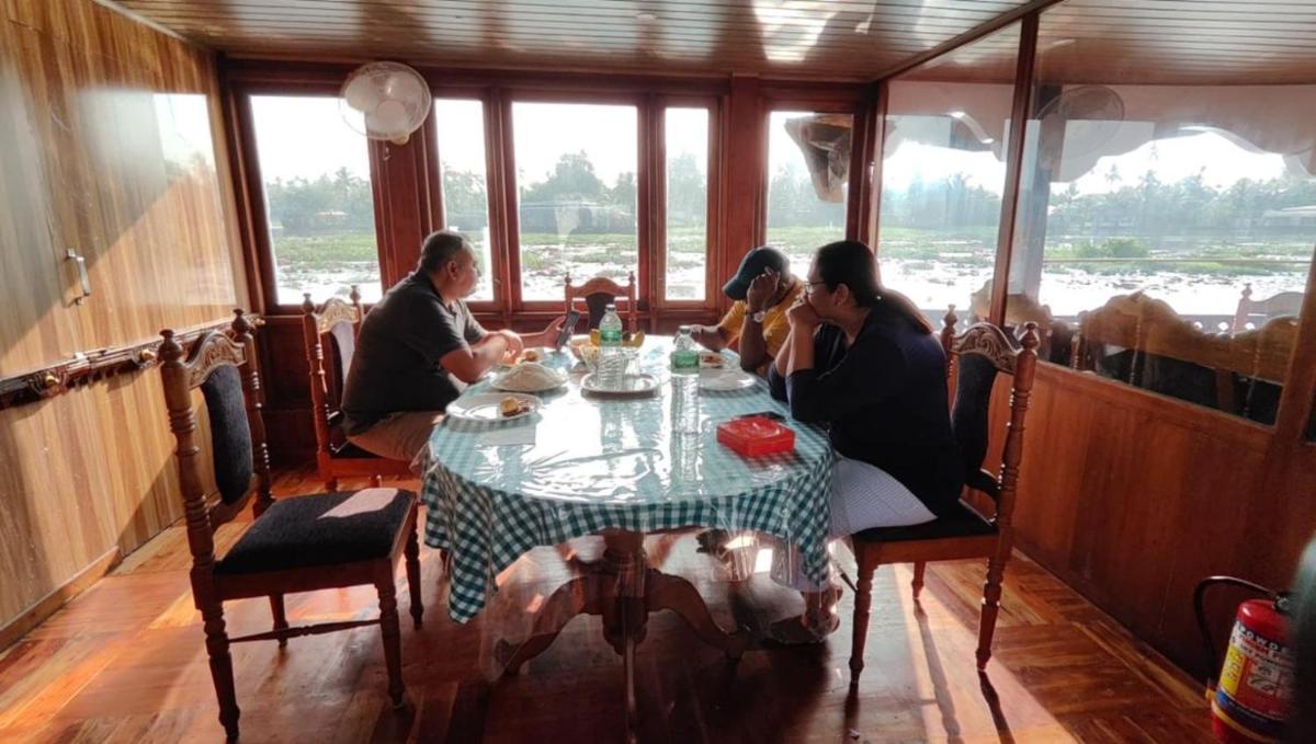 Rajahamsam Houseboat - Housity