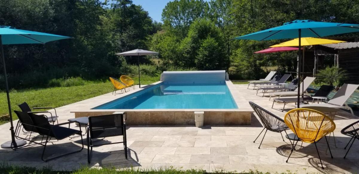 Romantic Bijou Gite with shared pool - Housity