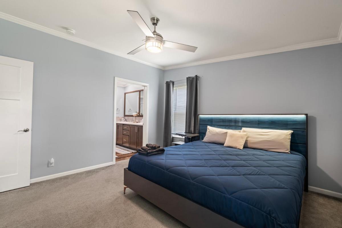 Lux 3BedRoom Home 5 Mins to the Beach KingBed QueenBed Twin bed Sleeper Sofa - Housity