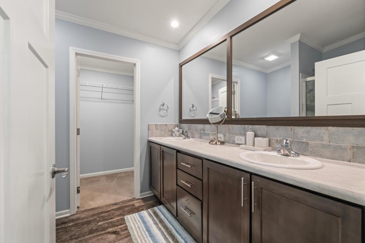 Suitetrails - Lux 3BedRoom Home 5 Mins to the Beach KingBed QueenBed Twin bed Sleeper Sofa
