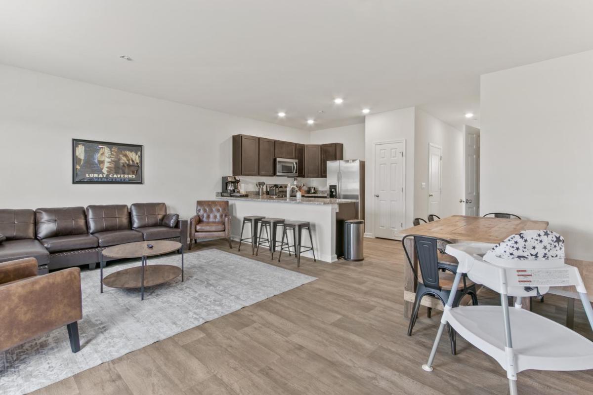 Cozy Cavern Compounds 2 Luray Townhomes - Housity