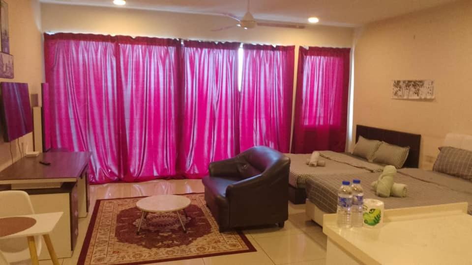 9Eleven Studio Apartment at Setia City - Housity