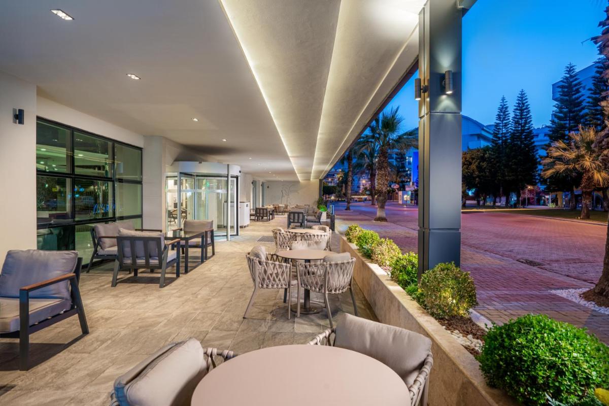 Avena Resort & Spa Hotel - Housity