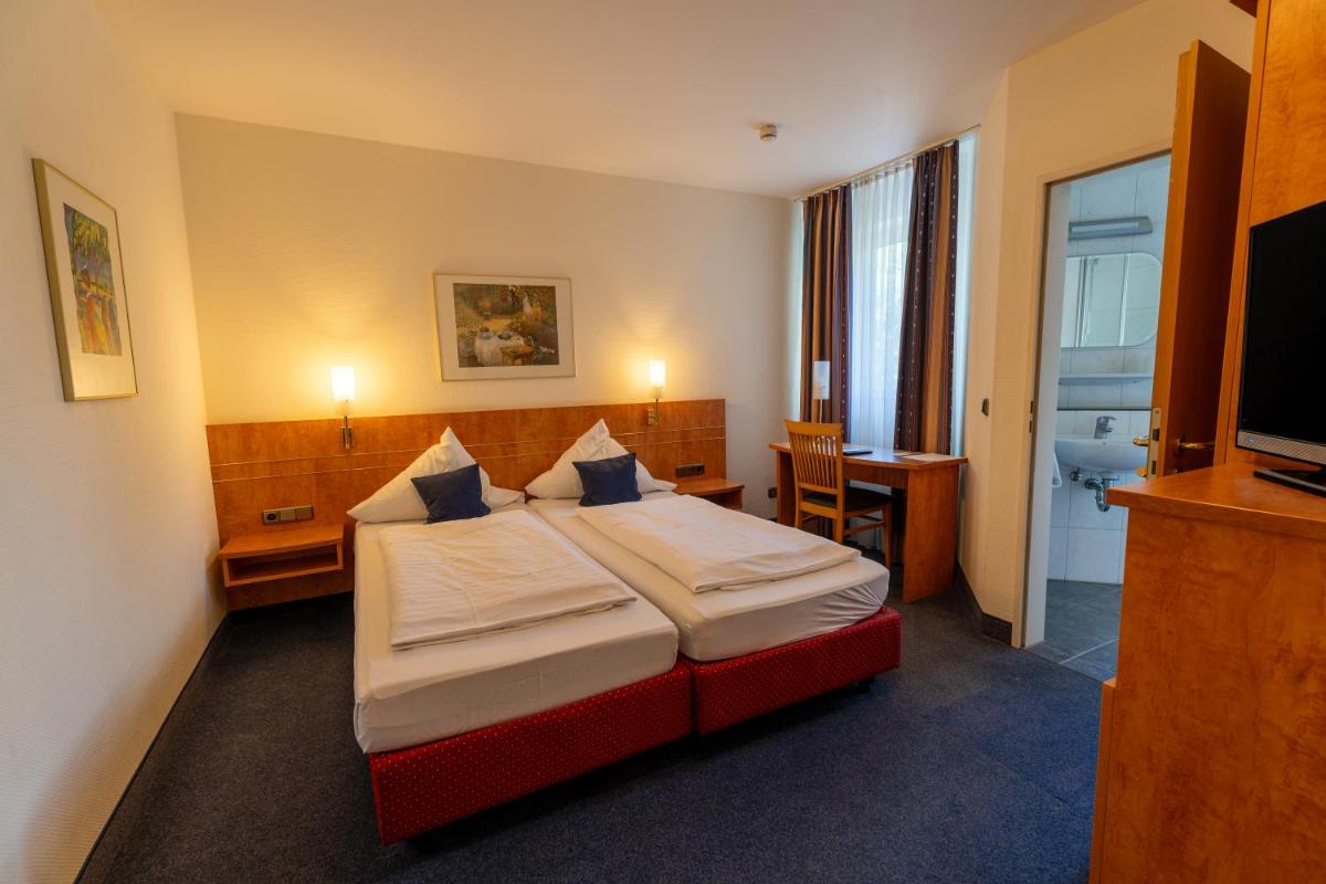 Airport Business Hotel Köln - Housity