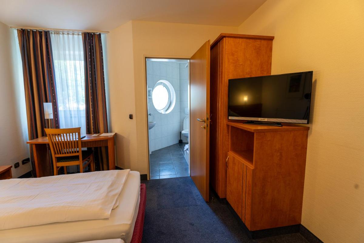 Airport Business Hotel Köln - Housity
