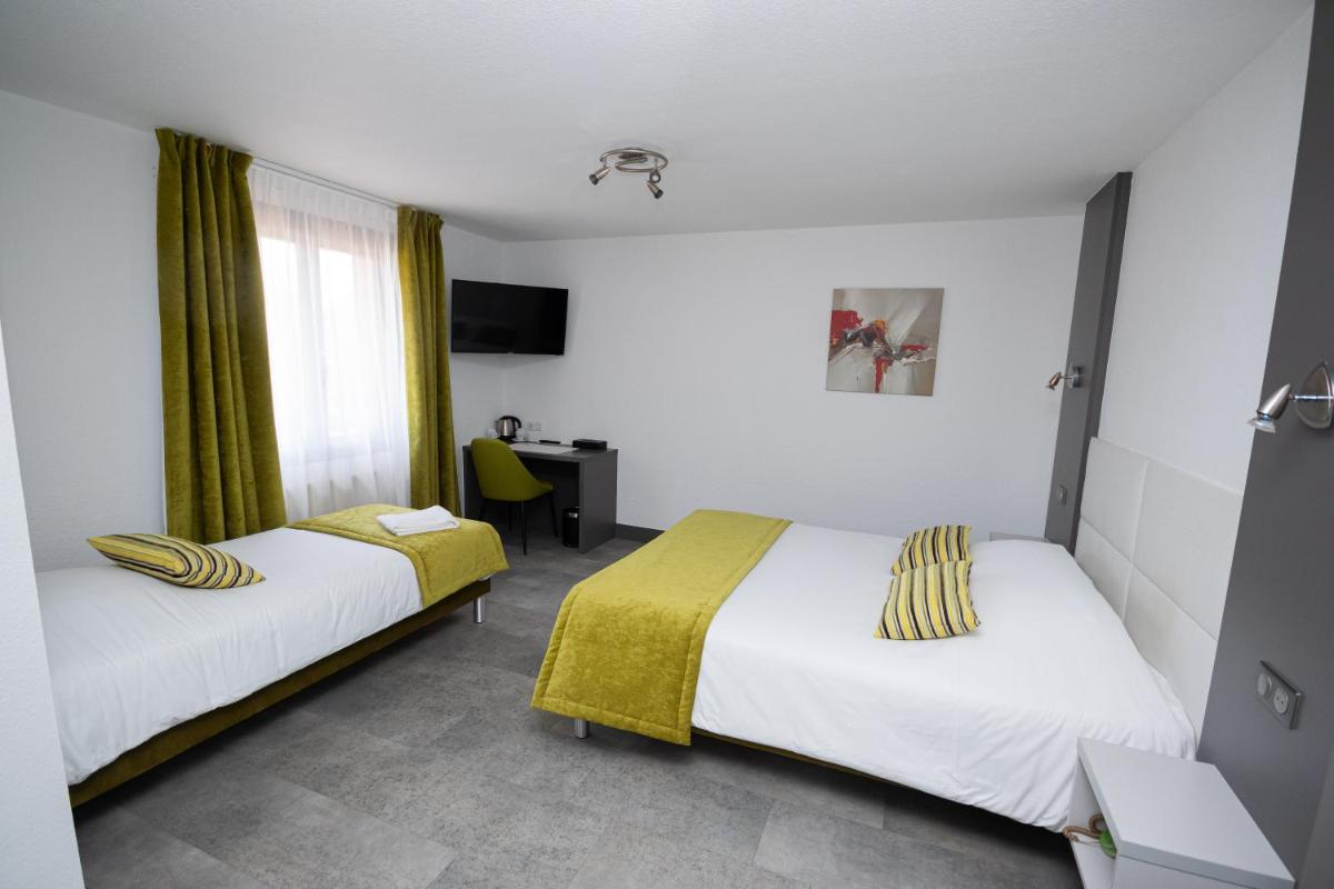 Un ou plusieurs lits dans un hébergement de l'établissement Logis Hôtel Le Régal & Spa