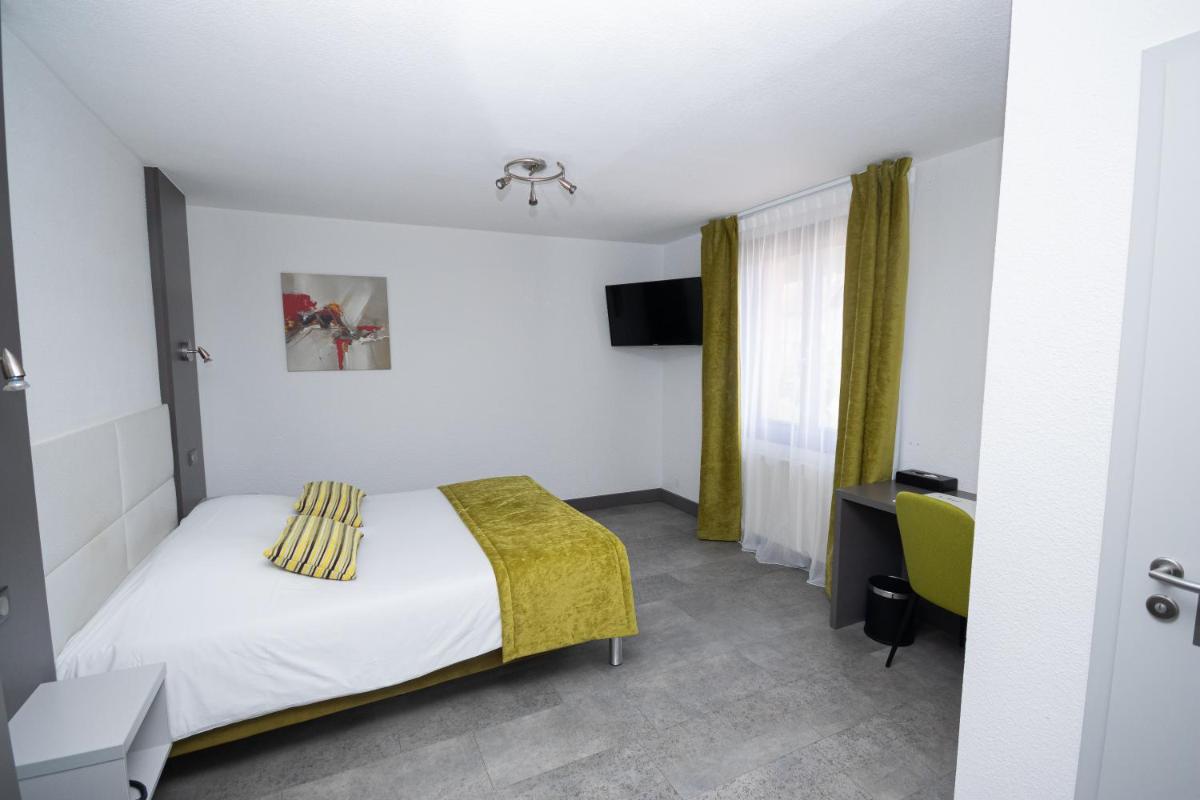 Un ou plusieurs lits dans un hébergement de l'établissement Logis Hôtel Le Régal & Spa