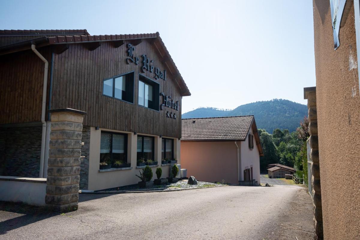 Vue générale sur la montagne ou vue sur la montagne depuis l'hôtel