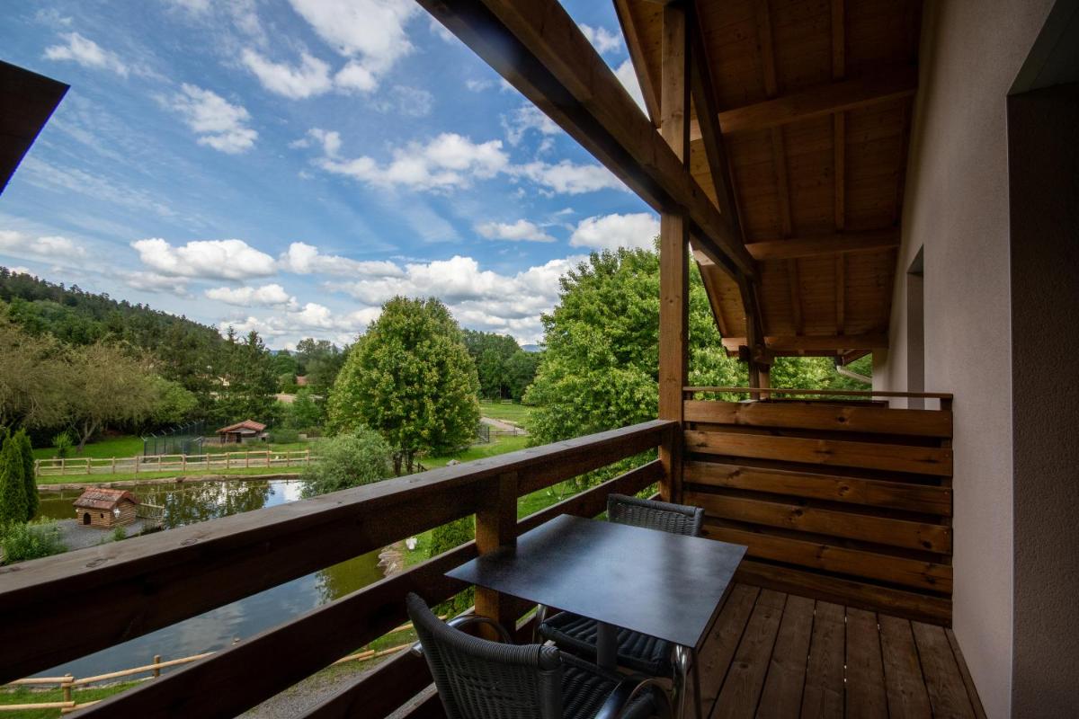Balcon ou terrasse dans l'établissement Logis Hôtel Le Régal & Spa