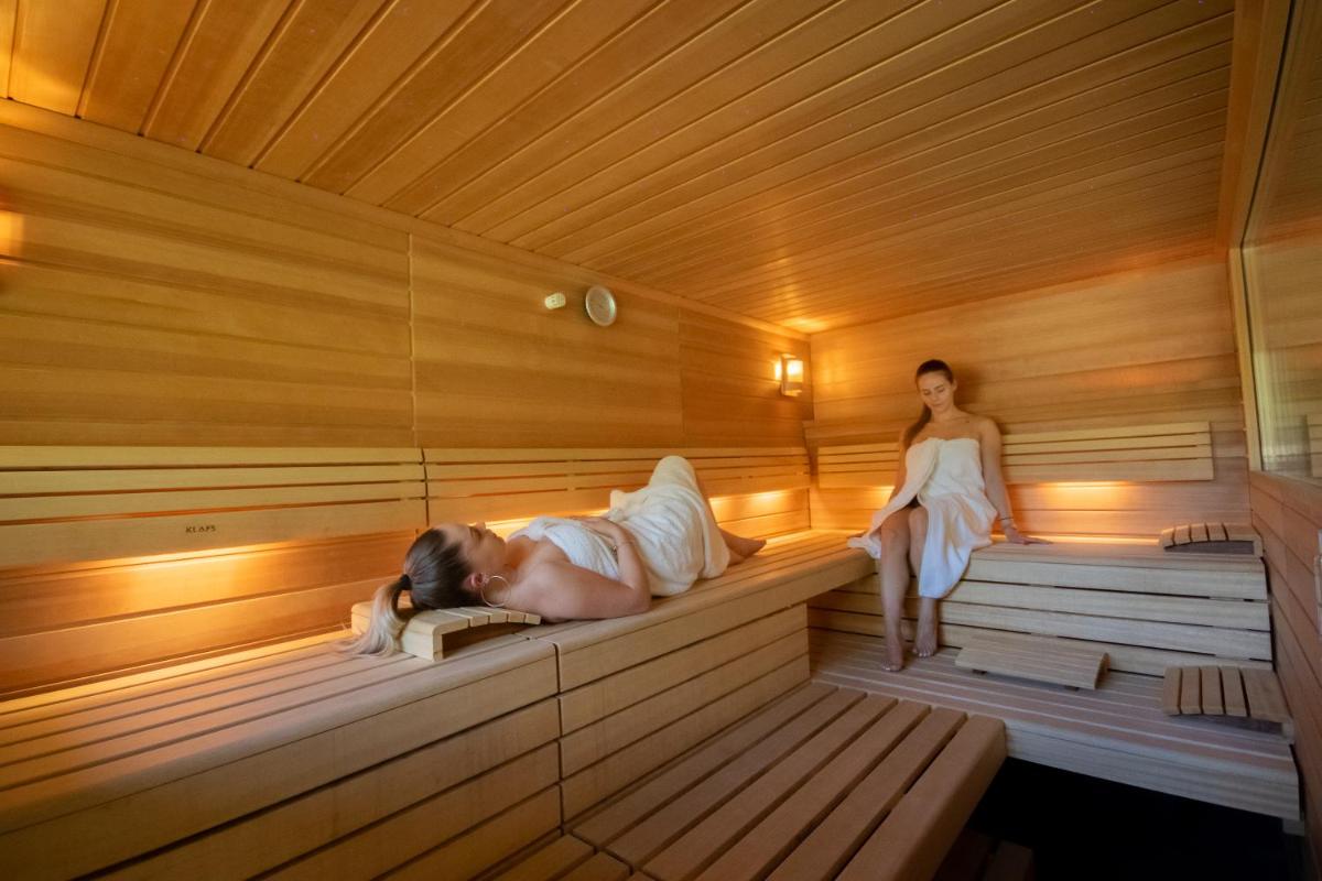 Clients de l'établissement Logis Hôtel Le Régal & Spa